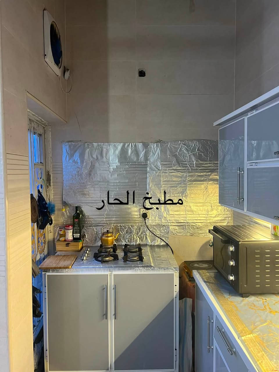 السلام عليكم بيت للبيع ب صياغ قرب حسينية  الباقيات الصالحات المساحه 100متر البناء مسلح طابوك مكون ألبيت من غرف صاله استقبال مطبخ حار وبارد صحيات خارجيه وداخليه وطارمه فول مواصفات خدامات ماي كهرباء شارع تبليط ارصفه للاستفسار رقم الهاتف ***********
