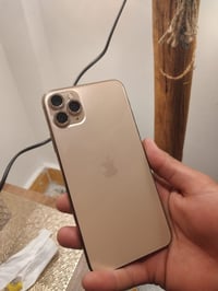 ايفون ١١برو ماكس جهاز نضيف مبدل بس شاشه جهاز مكفول اي ضرر مابي وين متو...