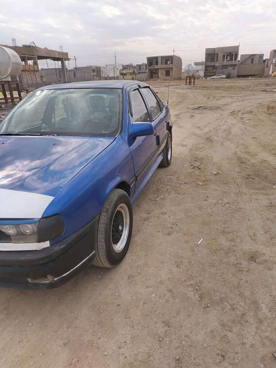 سلام عليكم  فكتره للبيع محرك 2000 سياره حلوه متحط عليهه ربع تاير جديد ويل كب سياره بسمي داخل جديد سنويه ل ٣١ سياره مال جناي ترايك وين متريد هاذه رقمي ***********
