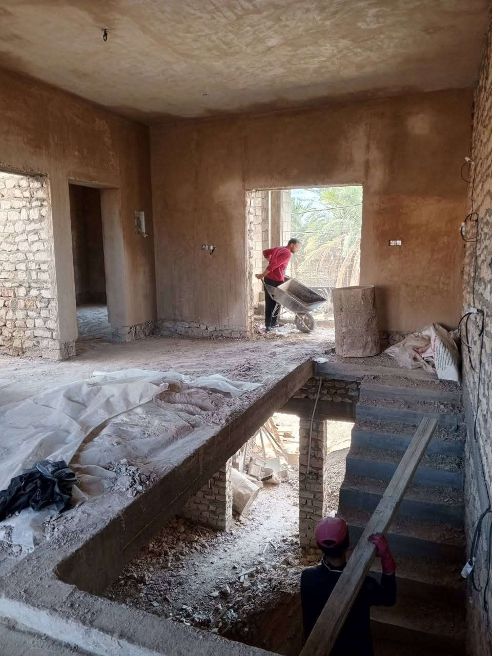 Peace be upon you. We have a ready team available for various services including: material handling, house cleaning, demolition, scraping, garden cleaning, river erosion, and more. We work day and night, and our equipment is ready. Just call us at ***********.
