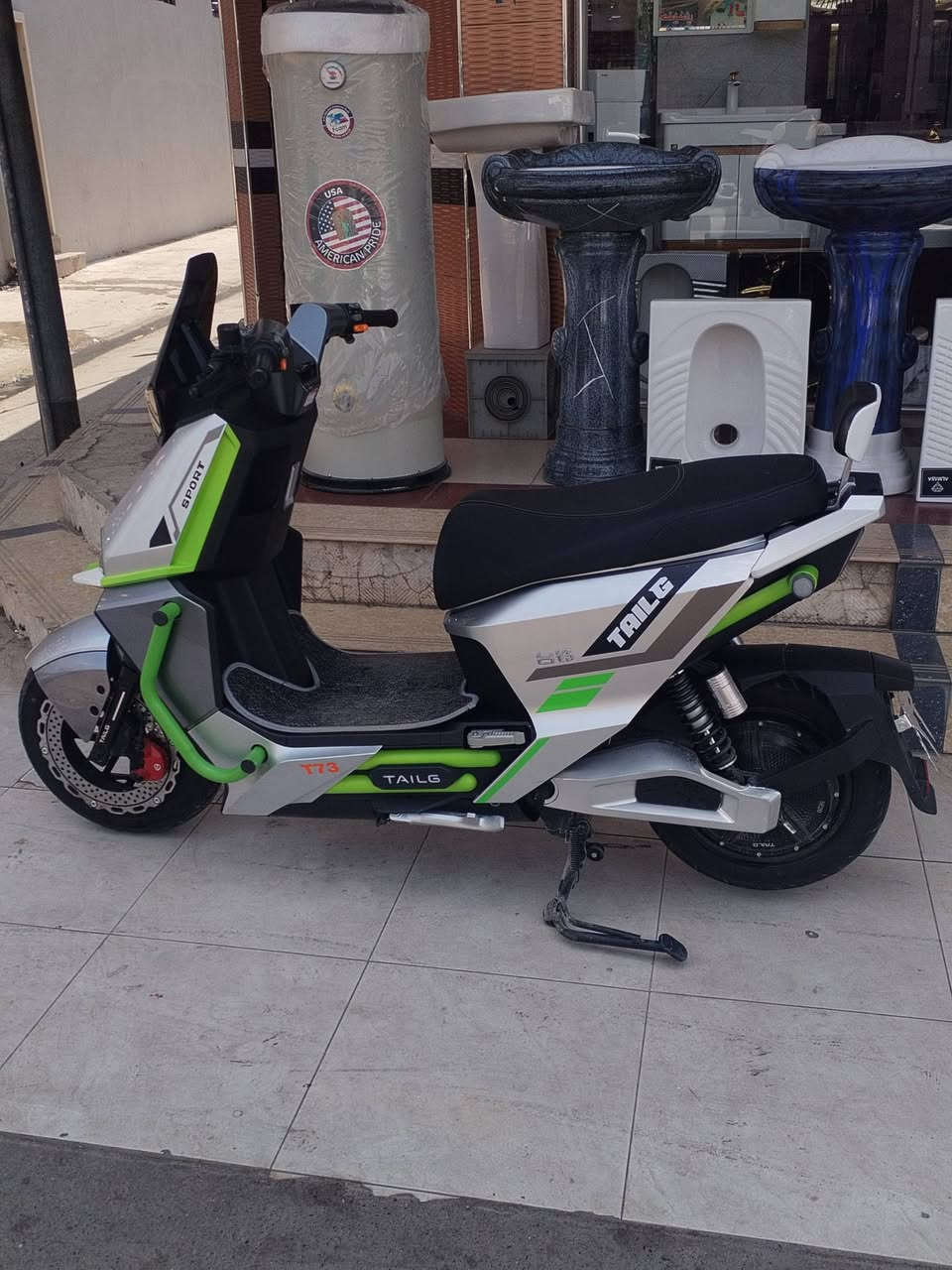 Tailg  الشركه العالميه
رياضي اسمه T73 ومشهور ب بومه
ملف نحاس بقدره 2000 واط
3 نمر 
سرعه حقيقي 80 طياره كلش سريع
اشاير يمين يسار وخلاط رباعي
لايت عالي وناصي  وتاشير

ماطور نظيف وكاعد ومرتب
بصمتين وسويجين ووصل شراء
السعر 950 وبي مجال قليل 

ويرهم مراوس نزل شعندك والرزق على الله
*********** بي واتساب
***********
