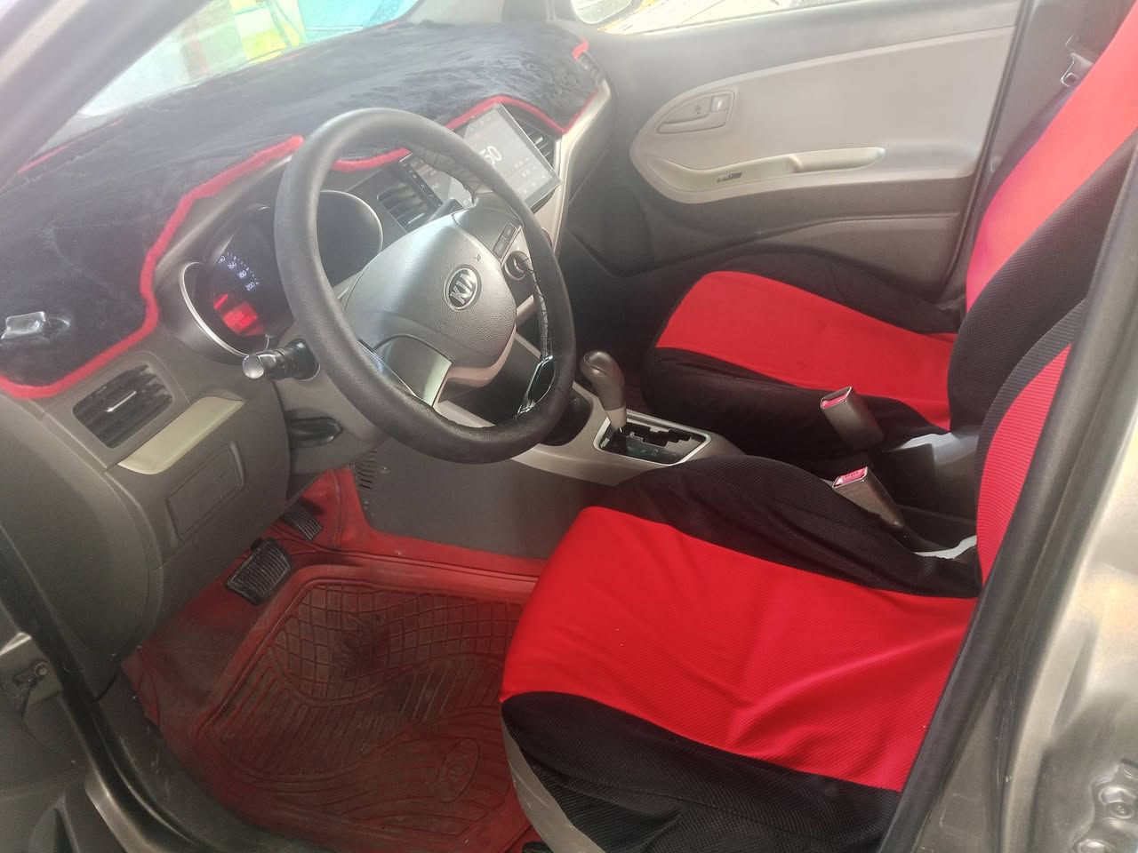 كيا بيكانتو
موديل 13

والمواصفات معروفه 
سعر 73 وبيها مجال بسيط
*********** عنوان بصره
