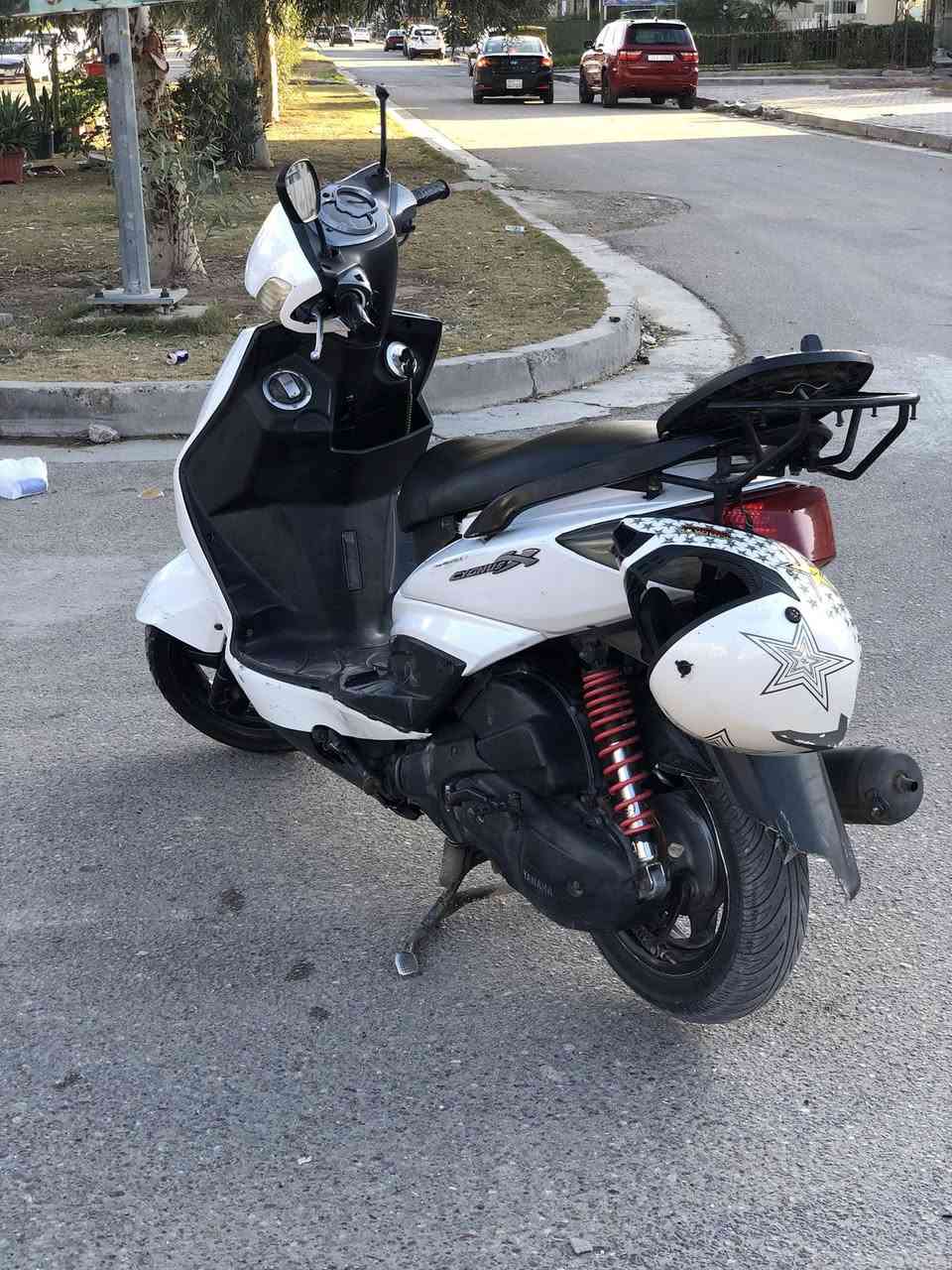 سلام عليكم 

سكنس فحل للبيع دراجة خير من الله برغي ممفتوح بيهة جيب فيتر وتعال باتري جديد نوزل جديد تايرات جدد دهن بدلتة ليوم نكرة سلف شلعة ومعدل كلجات نص عمر سويجات ٢ ستاند كهربائي 
دراجة نوزل وبيهة هندر 
سعر 675 وبيهة مجال بسيط. 
مكان بغداد/حي جهاد 
رقم واتساب  فيس متواجد ***********
