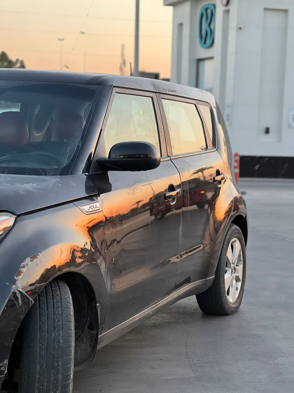 كيا سول 
وارد امريكي 
موديل 2019
سيارة من امريكا فقط دعاميات 
اهنا بيها طخات خفيفة وجاملغ امامي مصبوغ
سيارة يحتاجلها ترتيب بلكشر 
مكينه كير تبريد كله تمام 
مكان سيارة بغداد زيونة 
السعر 97 ورقة
رقم الهاتف ***********
