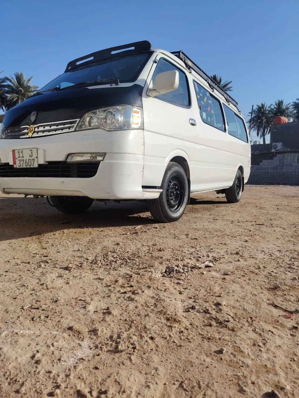 جنبي H1البيع سياره كلشي حلوه ونضيفه ما بيه اي شي نقص دوشمه جديده كير ومحرك وكسن انطيك بيهن ضمان واي ستفسار اخير راسل صفحه او اتصل *********** 
السعر 90 وبيه مجال
