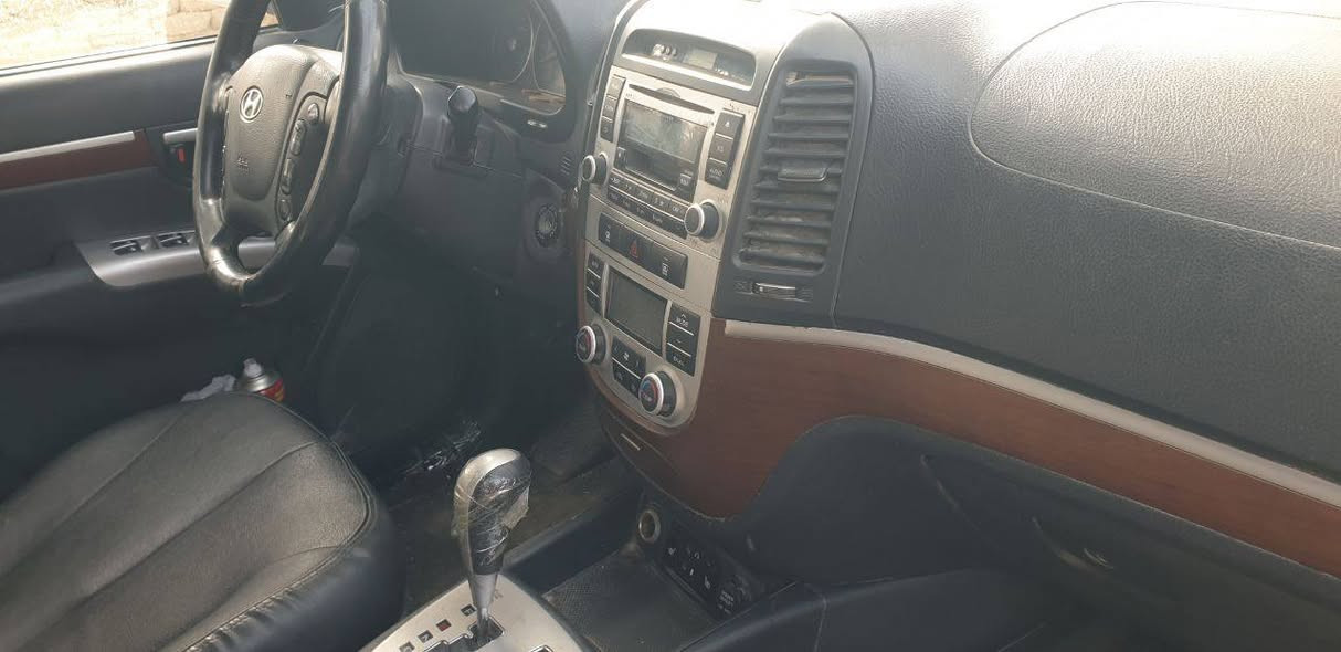 سنتافي مديل 10 متومة سنوية دهوك رقم حديد اصلي .. كلشي بيها مكفول محرك كير تبريد تدفئة كهربائيات شغالة حساس ريمونت جاهزه على اخر حباية فول عد الفتحة كاز السعر 43$ ترهم مرواس حسب القناعة .. كصة جنطة كشر جديد كلش+دواخل .. تليفون ***********
