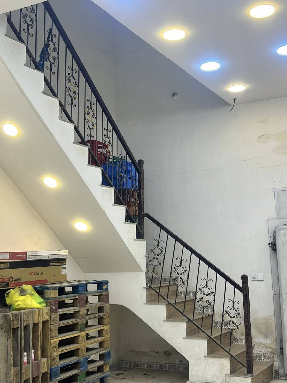 عقار تجاري للبيع 150متر ع شارع 20 تجاري العبيدي حي السفير قرب جامع الامام الحسين مقابل مكتب الشيحاني 

مكتب وبرادات كامل مع برادات عموديه ومجمدات سطحيه و مولده نوع كيا وغرفة تبريد مجهزه وكامله البناء حديث 

للاستفسار الاتصال ع الرقم / ***********

