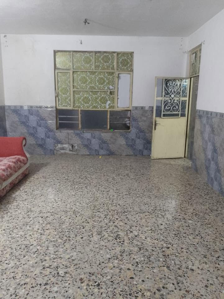بيت للبيع حي طارق قرب السيطرة الثانية 
المساحة 200 م 
غرف نوم 2 + استقبال +صالة + مطبخ + صحيات + حوش كبير 
للاستفسار الاتصال ع الرقم ***********
