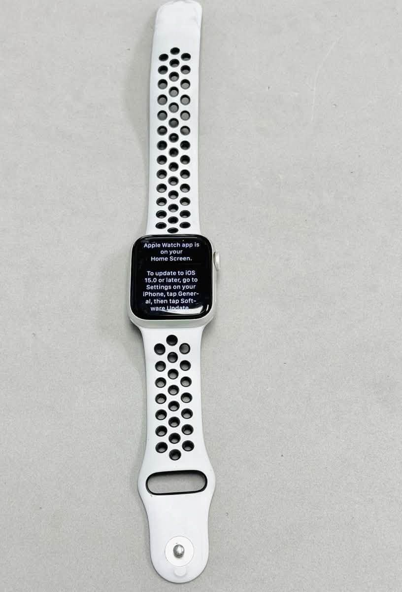 ساعة ⌚️ ابل اصليه
ساعــه ابل استعمال قليل 
بطاريه 99
جيل الثالث
السعر 90 وبيه مجال بسيط
واسط الصويرة 
اتصل 
***********
