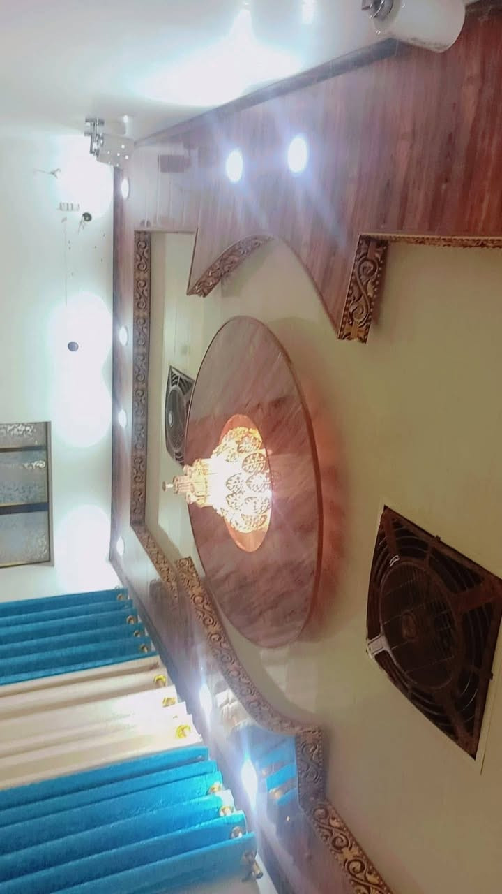 دار للبيع  100متر السعر  36وبي مجال
يحتوي علىٰ غرف وصاله وستقبال ومطبخ وصحيات داخليه وخارجيه  ومنو ر سطح كامل طابو زراعي سند 25 
البناء طابوك سقف عكاده

عنوانه نجف كوفه حي ميسان نهايه شارع الكيات قرب سكله الكرعاوي ***********
