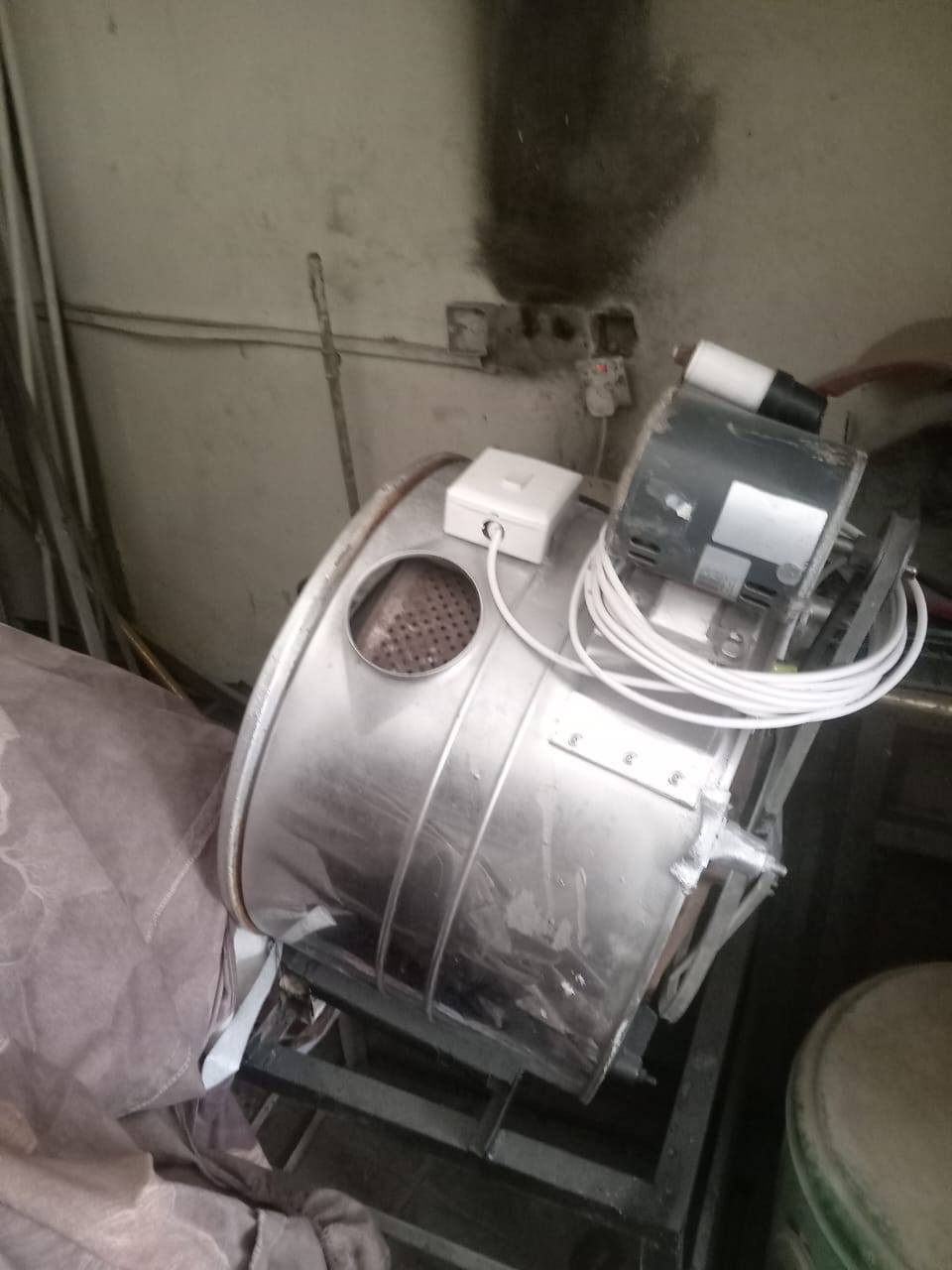 سلام عليكم
باترينه مال جبس الكراده هاي باترينه تفصال المنيوم ثقيل وجواها قاعده حديد زاويه مليمين ونص وجواها التايرات مالتها عضم عاج الاصلي وشوايه حب ماطور شغال كامله السعر 400 وبيها مجال المكان الدوره شارع 60

الرقم:  *********** 
بي واتساب
