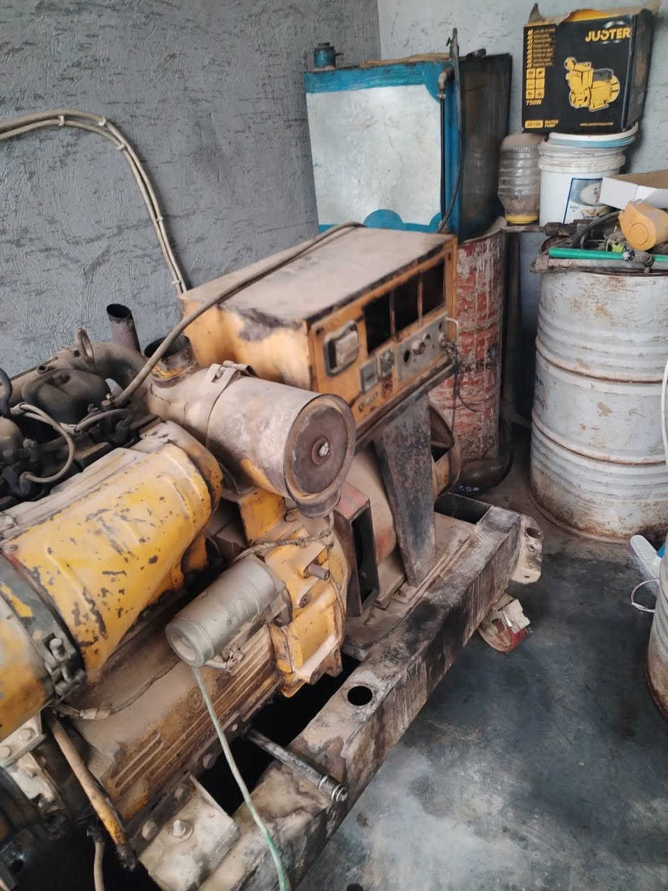 مولد للبيع
سباي ايطالي 2 بستمين 15 كيفي ثري فيز شغال ونضيف رايديه 12 ورقه
***********
