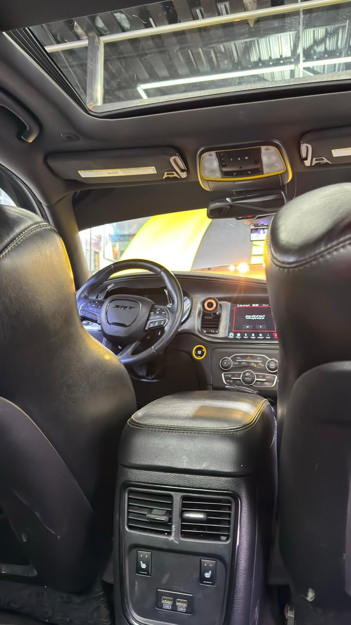 السلام عليكم ورحمة
الوحش ديتونا مديل 2017 حادث جاملغ فقط وبدل اصلي ومصبوغ لون مميز بلاد سياره جديده ومابيهه اي نقص
وعليهه هواي اضافات موصروف عليهه ماشيه 85 

السياره فول موصفات ورادرات 

مكانهه نفق الشرطه السعر 22 وبيهه مجال ***********
