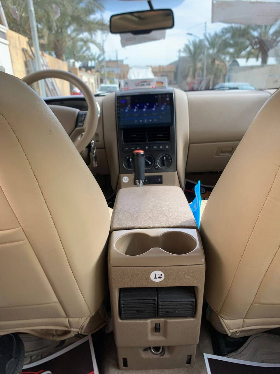 السلام عليكم
فورد إكسبلور (2010)🤍🔥
الفئة: فول مواصفات💯

✨ لايت زينون
📷 كاميرا خلفية مع شاشة
🚗 مثبت سرعة
🎛️ تحكمات ستيرن
🚪 سلايت
📡 حساسات
🛠️ كير ومكينة ضمان
🪑 كشن وداخلية كاملة جديدة
🔧 صدر وحدادة جديدة

📮 السـعـر ✅ 142$

مكان تواجد السيارة: الأنبار – الفلوجة
رقم صاحب السيارة: ***********
الصفحة مكلف بالنشر
