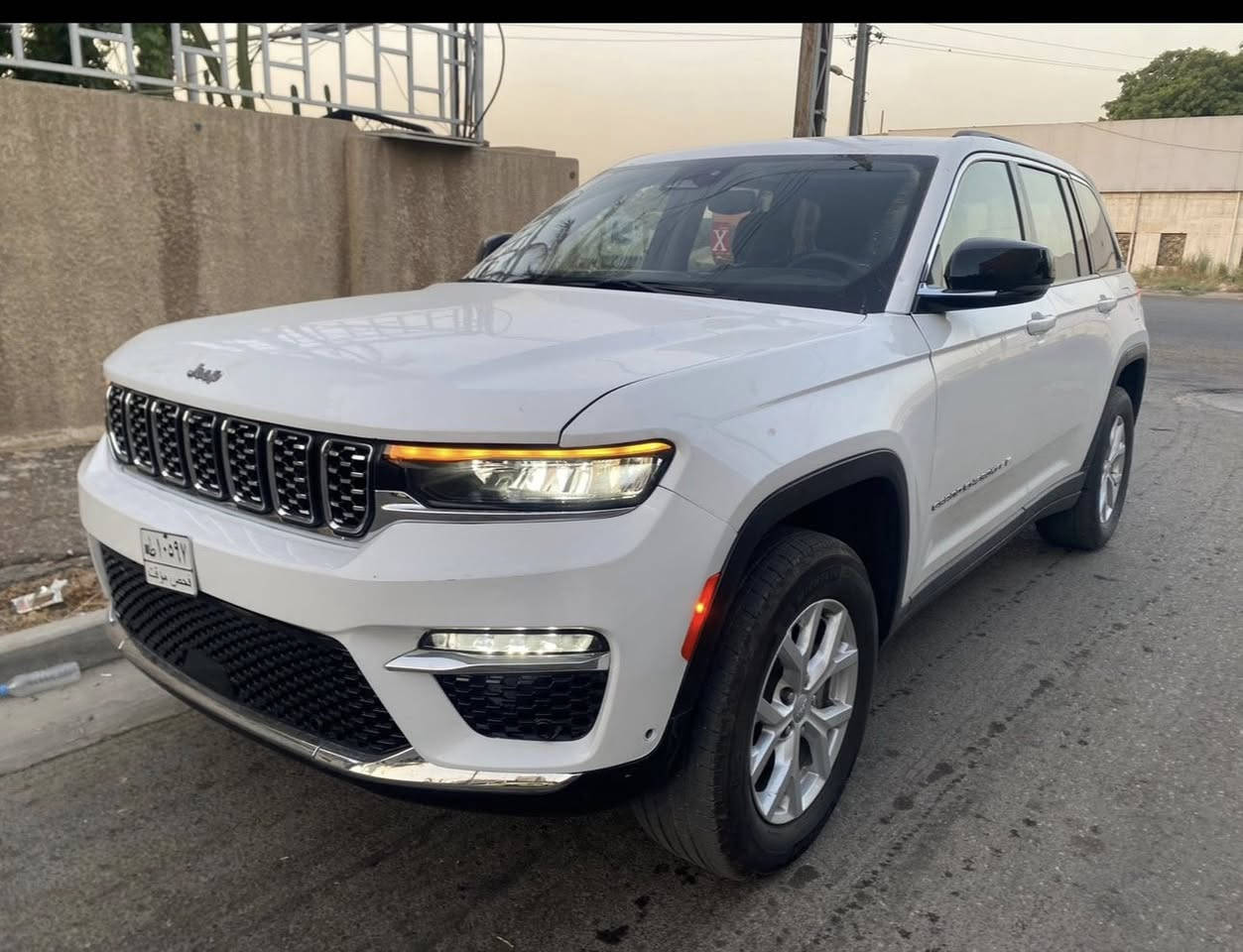 السلام عليكم 
جيب لمتد 5 راكب المرغوب 2023 وارد امريكي 
حادثها جاملغ وبنيد تصليح درجه اولى وسياره كلش جديده وعلى ايدي 
مواصفات لمتد فول ماعدا الفتحه 
شاشه جبيره وكامره 
بصمة تشغيل 
تشغيل عن بعد 
جنطة كهرباء 
كير ماوس 
واربع وضعيات قياده 
ماشيه ٢٣ الف حقيقي 
كراسي كهرباء وداخل جلد اسود 
تبريد قطعتين 
وهواي مواصفات بعد 
بدون رقم ومنفيست بسمي مكان السياره بغداد 
السعر على الخاص 
للاستفسار***********
