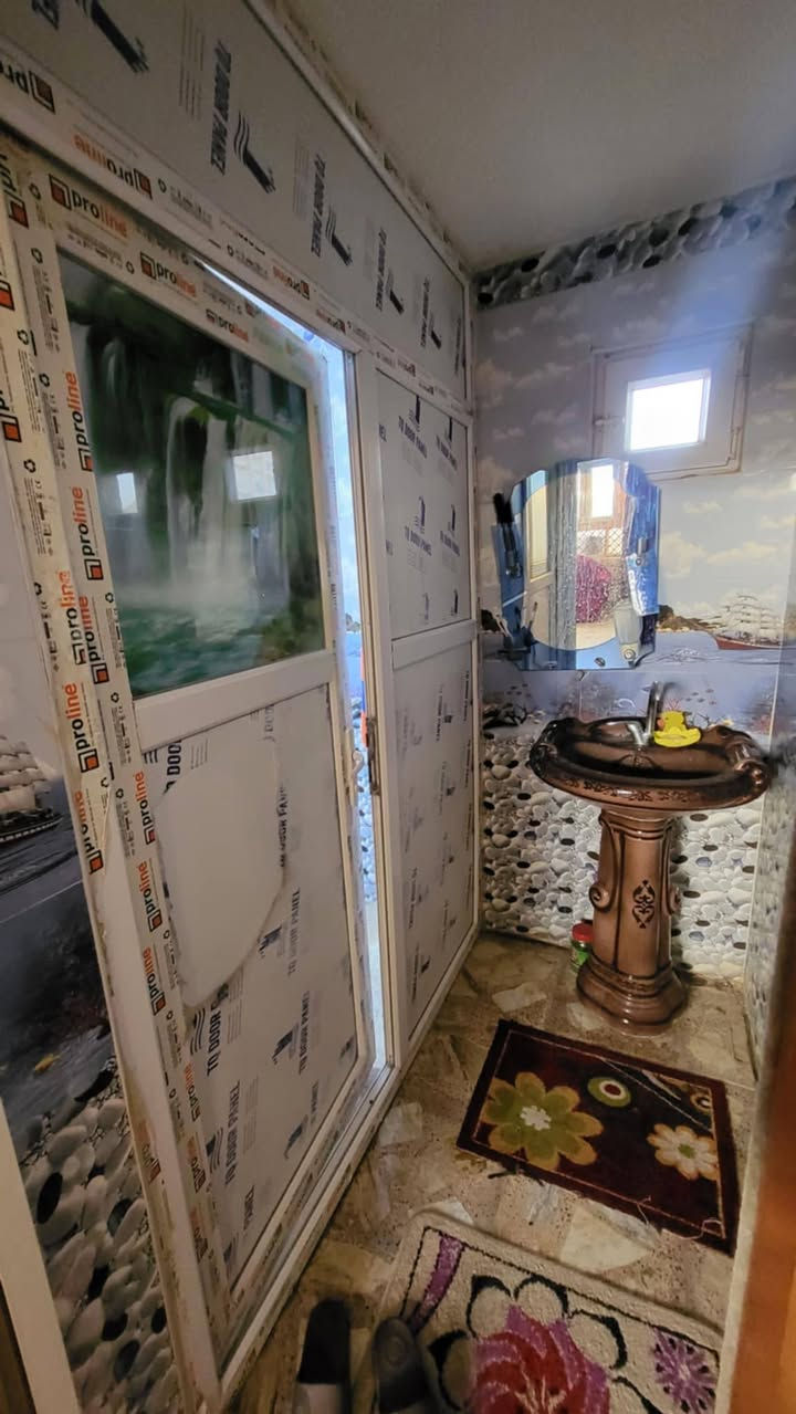 سلام عليكم بيت مساحة 200م طابو زراعي سند 25 العنوان الكوفة نهاية شارع معمل الموز قرب الكنطره
***********
السعر 85 وبي مجال
