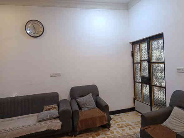 بيت معرفي المساحة 120 متر يحتوي على غرفتين وديوانية وهول كبير مع المطبخ مع مناور عدد /2 بيت بناء جديد المكان التحسينية السعر 85مليون بي مجال قليل ***********
