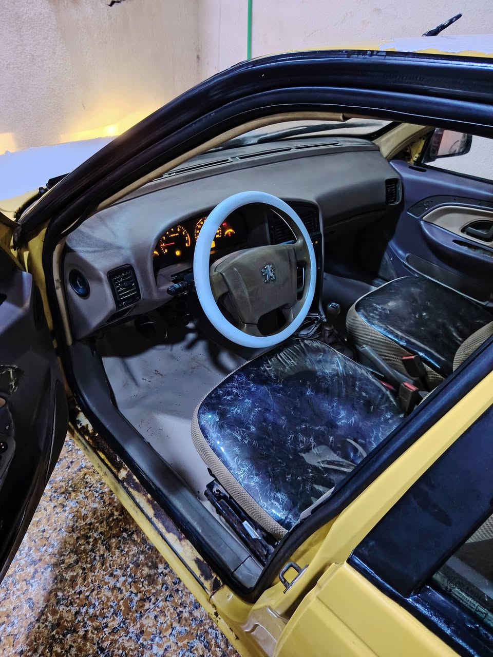 سلام عليكم بيجو لميس405 موديل 2016 كير ومكينه خير من الله سعر 22 وبيها مجال رقم ***********
