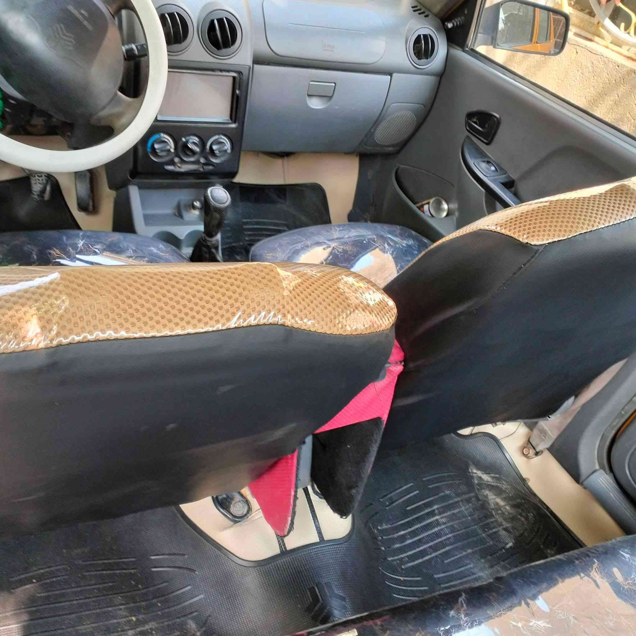 سلام عليكم سايبه موديل 18 غاز بانزين سنويه صاقطه صار سنه بيه بارد باب العبري تقريب شبرين وبيه قبق جنطه شويه عسفه زغيره  المكينه تبخر سعر30 متواجد واتس وخط ***********
