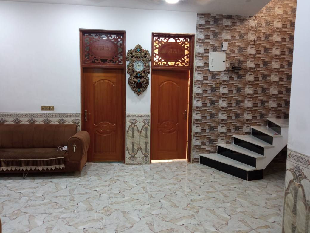 بيت للبيع 
طابو زراعي سند/25
المساحه//200 م
الواجهه//10م
النزال//10م
غرفة نوم//2
هول
مطبخ 
استقبال
مجمع صحيات عدد//2
كراج 
حديقه
خدمات جاهزه//ماء وكهرباء وخط مولده وانترنيت ضوئي ومدارس 
العنوان//
شارع 80 ،،،،شارع شريفه الجديد ،،،،،مقابل ملعب نوارس محيزم 
الاتصال//
***********
***********
مكتب عالم التطور للعقار 
بإدارة//أوس المرشدي للعقار حلة, بابل
