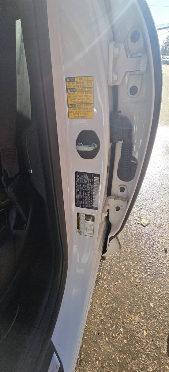 بسعر اقل من السوك بهواي 
Genesis GV80 Prestige 
موديل ٢٠٢٤ جينيسس فئة البرستيج
المواصفات
محرك ٣ ونص ٦ سلندر  ٣٧٧ حصان
عينة ديجتل بالكامل مع داتا شو 
خمس ابواب شفط
كشنات كهربائية + كشن السائق مساج
بردات خلفية كهرباء
كاميرات محيطية ٣٦٠ درجة
قيادة ذاتية ومثبت سرعة و مانع تصادم و اوامر صوتية
سقف بانورامي
انارة داخلية محيطية
رقم بغداد حرة تحويل مباشر 
البدي مالته مابيه زلغ و لا اي تصليح يعني عزله على وضع الشركة
سعر ٣٧٨ ورقة و بيه مجال بسيط وماكو بمواصفاته بهيج سعر
بالنسبة للحادث تقرير غرق مياه امطار ثلث الباب واصل.
و صور الحادث مرفقة ورقم الشاصي يمك دكه و يطلعلك الحادث
تم تبديل سستم كامل العقول والضفاير الداخلية حتى الغير متضررة ( تبديل ضفاير مو تصليح و تلزيك) 
ماشية السيارة ٢٢ الف ميل
السيارة مابيه اي كود وجاهزة 
السيارة بيع فقط بدون مراوس و مكانها كربلاء
***********
