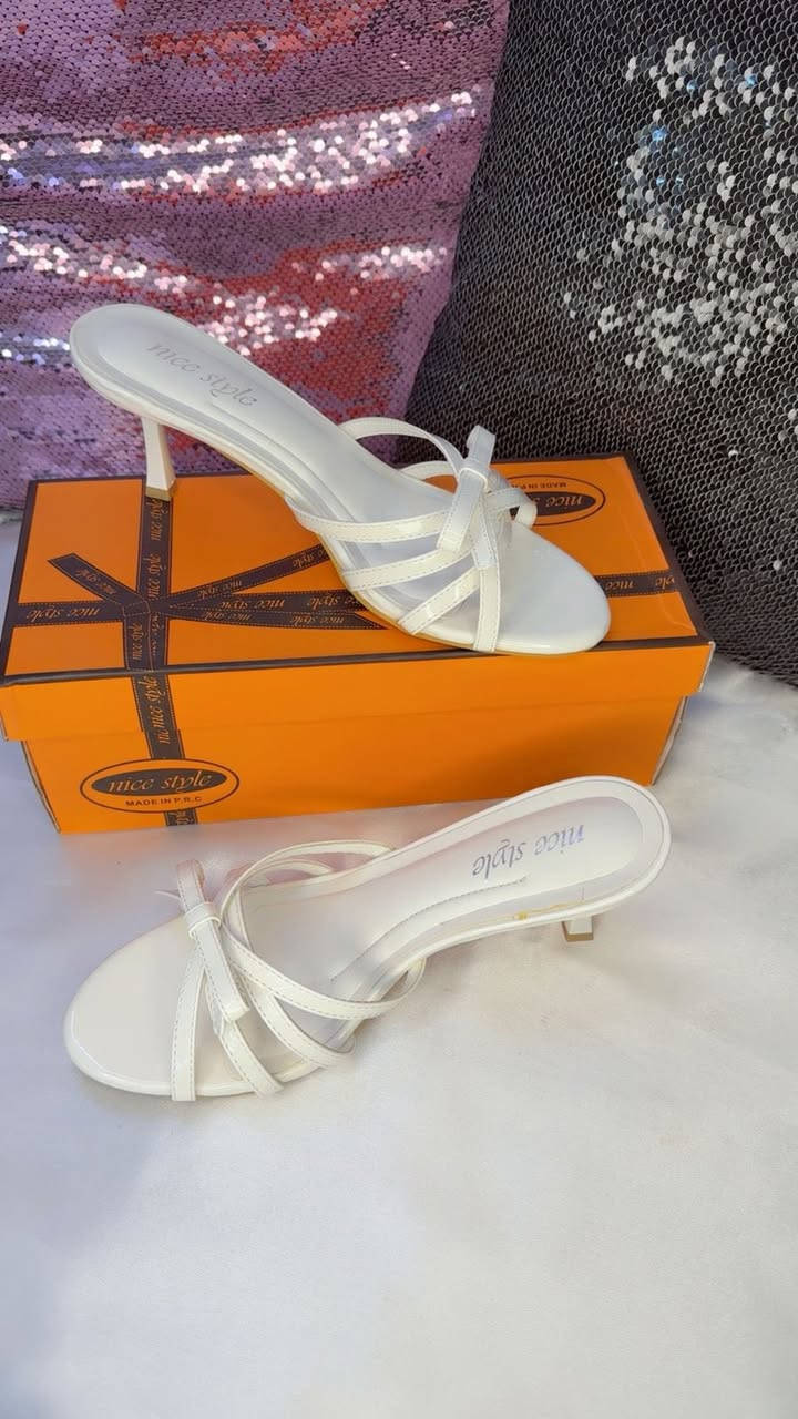 السعر 15 الف
اي استفسار خاص 
او اتصال 
***********
