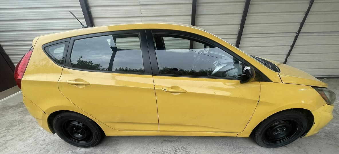 سلام عليكم  اكسنت هاج باك  وارد أمريكي م 2012 سياره كامله خير من الله  بسمي تحويل ثاني يوم رقم جديد إنكليزي 
تخم تاير تبريد تدفعه كلى شغال سياره كبل تطلع تشتغل بيه ليبل واحد سبير جديد سياره مال شغل رقم بغداد ومكان سياره هم بغداد ***********
سعره ٧٦
