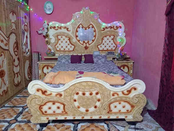 سلام عليكم غرفه خشاب البيع سعر 700 وبيه مجال رقم تواصل ***********
