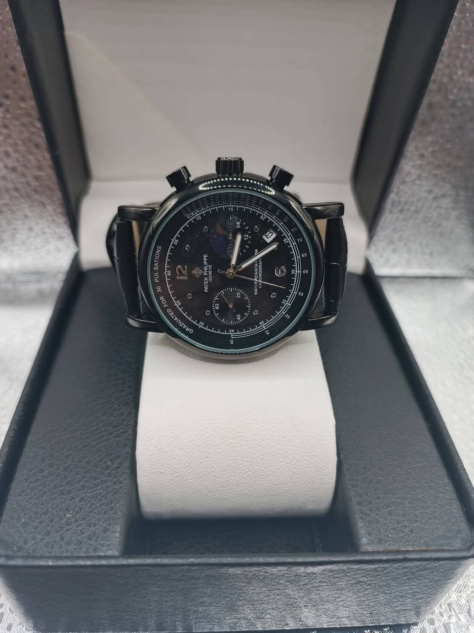 هيبة الملوك على معصمك.. باتك فليب Swiss Made وصلت! ⚜️👑

لا شيء يضاهي أناقة Patek Philippe. الآن، امتلك الساعة الأكثر فخامة في العالم بمواصفات "سوبر" وسعر خيالي.

الدقة السويسرية: مكينة كوارتز سويسرية مع جميع السناتر والعدادات شغالة 100%.

اللمسات الفاخرة: سير من الجلد الطبيعي (Genuine Leather) مختم، يمنحك الراحة والهيبة.

الحماية القصوى: زجاج Sapphire ياقوتي ضد الخدش ليحافظ على لمعانها.

ميزات إضافية: عرض اليوم والقمر (يومي قمري) وعداد شهري وتصميم مضاد للماء.

💰 السعر الصادم: 30 ألف دينار فقط (السعر يشمل التوصيل المجاني!).

🎁 هدية سريعة: أول 5 طلبات يحصلون على "سير جلد إضافي" مجاناً باللون والحجم اللي يختاروه!

🎁 أقوى عروض العراق:
1️⃣ اطلب ساعتين واحصل على (محفظة جلد أو قلم حديد ثقيل) هدية.
2️⃣ اطلب 3 ساعات واحصل على (محفظة جلد + عطر ماركة) من اختيارك.


**إذا كنت صاحب هذا الإعلان وتريد حذفه لأي سبب، رجاءا أرسل رسالة إلى الدعم الفني**