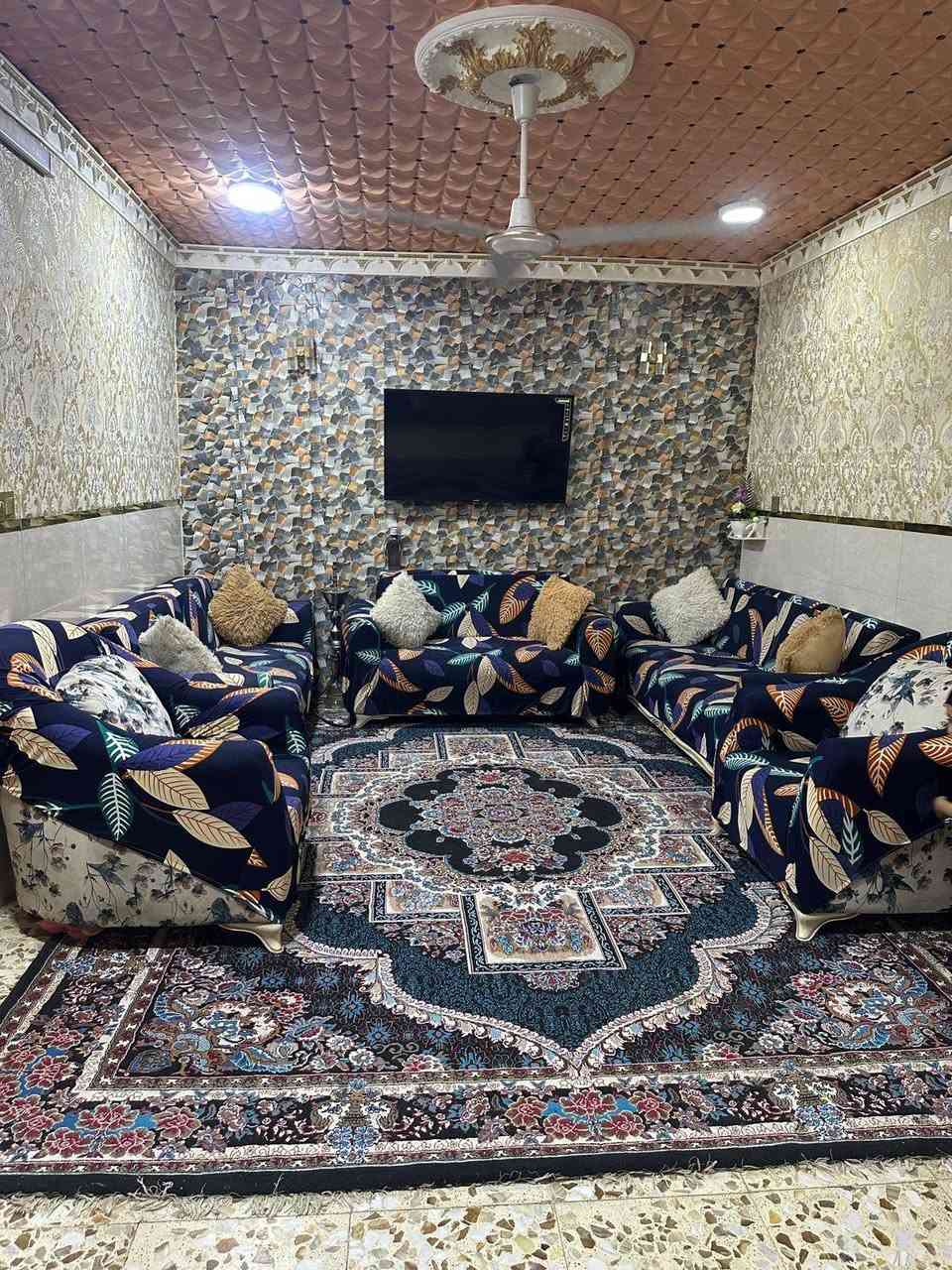 بيت للبيع 250 متر طابق واحد بناء نضيف الاكرمين قرب المدارس غرفتين وصاله ومطبخ وصحيات داخلية وخارجية وحديقه السعر 150 مجال 
للاستفسار مراجعة مكتب الوارث مقابل مدرسه الاكرمين 
أو الاتصال *********** واتساب
