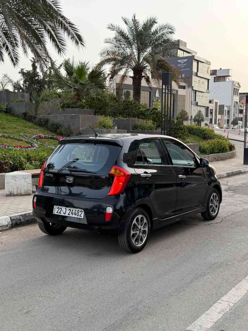 للبيع بيكانتو 2013 خليجي 
السياره محرك جبير 4 سلندر 
مكفوله من صبغ بس دعاميه امامي صبغته جماليه 
كير محرك تبريد كله بلاد  
داخل جلد لونين ومغلفه الكشنات وارضيه 
تخم تاير البارحه شديته شاشه تاب ارقه نوعيه وكامره 
تحدد الشخص بل رجوع وحساس بلادي والمسجل البلادي موجود بل جنطه سبير وعده منازله 
تخم دبلات صدر دسكات كله جديد صيانه بشركة كيا 
سياره صارله سنتين عندي ستخدام شخصي كلش معتني بيه بسمي هزه جديده ميحتاج تروح سياره الاربيل بل تحويل بس تاخذ سنويه 
مكاني بل منصور 
السعر 82$ 
*********** بغداد, العراق
