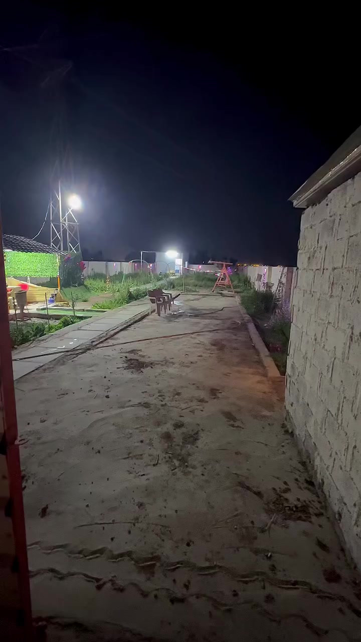 مزرعه للايجار
متوفر فيها كافه الخدمات 
الموقع الديوانيه حي الصدر الثالث قرب مجمع الرحمان السكني 
للحجز والاستفسار التواصل مع 
***********
***********
