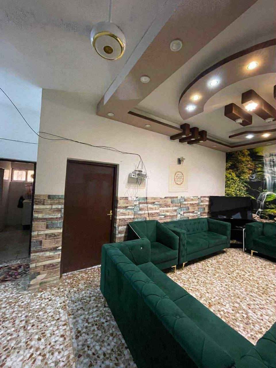 🏡 دار للـــبيــــــــع 
📍 الموقع: بستان الحلو
✨ المواصفات:  
▫️ المساحة: 200 م²  واقع حال 220 م²
..........
🔹 محتويات الدار: 
_ غرفة نوم 4
_صالة 
_ مطبخ 
_ هول
_ مجمع صحيات فوك وجوة 
---------------------------------
📞 للاستفسار والمعاينة: 
الاتصال على الارقام :
***********☎️ واتساب    
او مراجعة المكتب 
الحلة _  شارع المقام / مجاور مول الحسن 
--------------------------------
✅ نستقبل جميع عروضكم السكنية 🏠 والتجارية 🏡 بكافة مناطق الحلة
