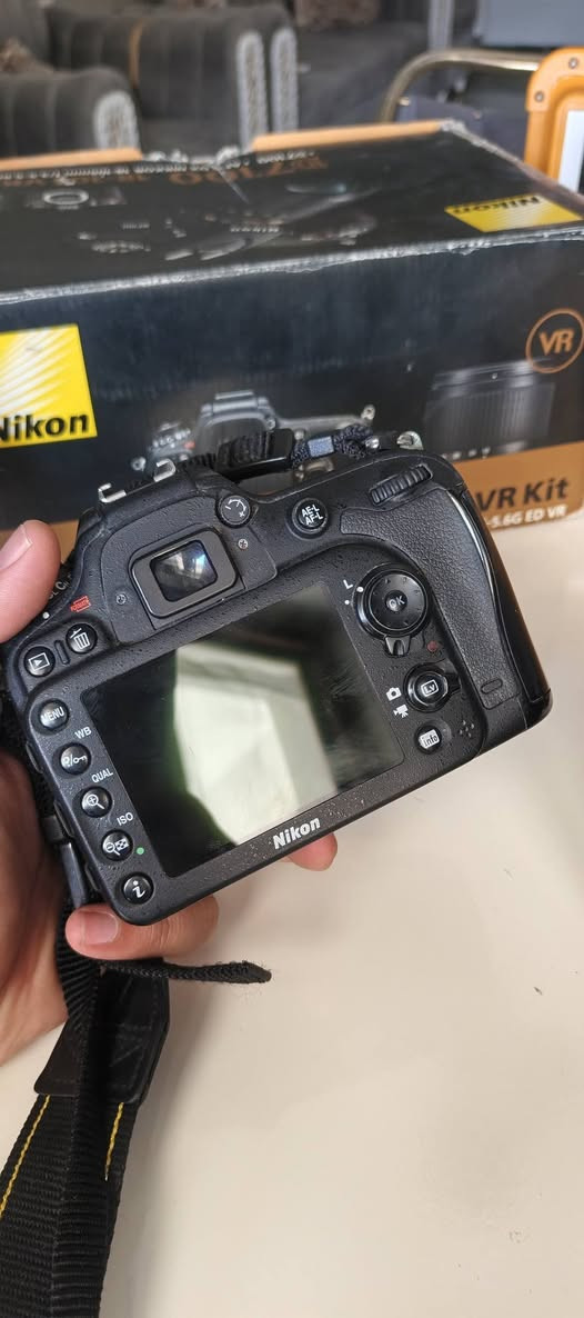 nikon D7100
كامرة نيكون للبيع 
نضافة فول بدون أي شخط 
بطارية و شاحنة بلادي و الكارتون هم  موجود 
عدسة ١٨-١٠٥ فقط بي فطر بسيط مثل ماموضح بلصورة لكن بدون اي عيب و كلشي بي شغال و ما مأثر على جودة الصورة 

شتر  63K 
السعر 425 و بي مجال بسيط 
مكاني كركوك


**إذا كنت صاحب هذا الإعلان وتريد حذفه لأي سبب، رجاءا أرسل رسالة إلى الدعم الفني**