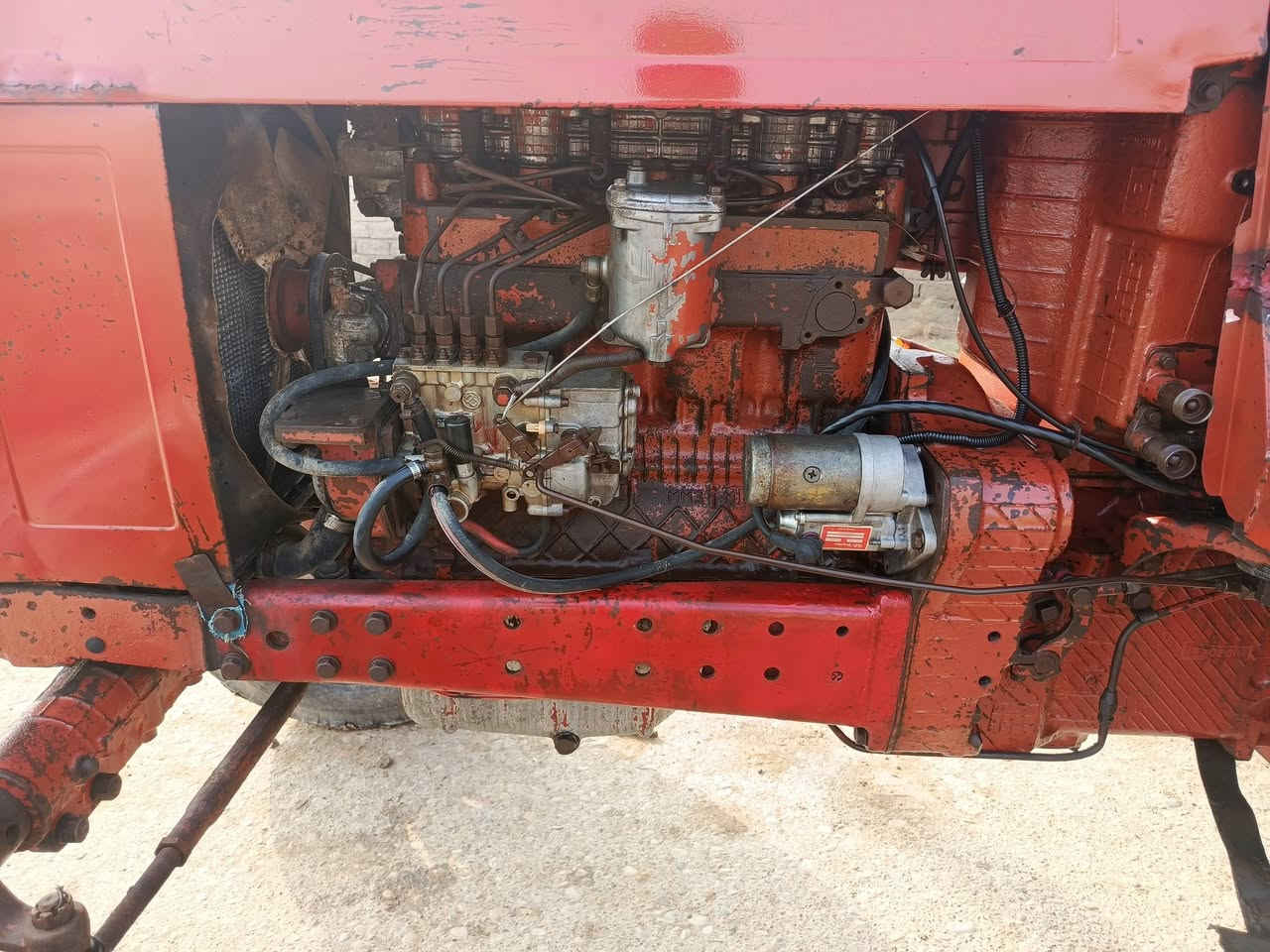 السلام عليكم مكينه بلاروس للبيع جاهزه ما عوزه الف مكينه نضيفه رقم وسنويه هيه وغراضه خرماشه +فدان سلوم مستعمل شي قليل العماره المجر للستفسار تصل ***********   مستعجل عله البيع
