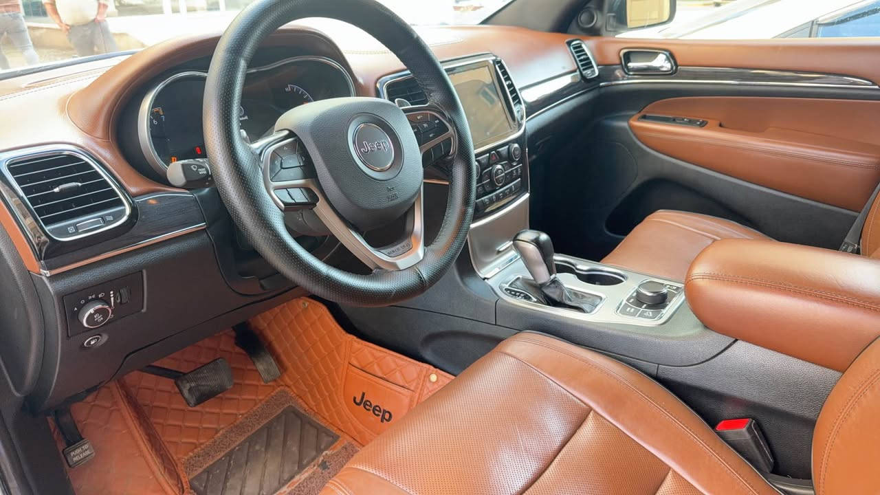 سلام عليكم جيب اوفر لاند فول 1/1  (  جديده اخت زيرو)

الموديل 2020  (خليجي) . وكالة هارلم السياره 

اللون: ابيض 

المحرك : V6.  3.6L . 

العداد :   47الف  mi  شرط حقيقي .  

رقم اربيل الجديد كامل تحويل ثاني يوم 

مكفوله من صبغ و البارد فقط رصعة بسيطة بالشاصي اثر رجوع سيارة عليها على الهوك الامامي والباقي  كفاله
السيارة بدون ايرباك شرط 
 سياره بعده بوضع شركه  

كير محرك كفالة  برغي ما ملعوب بيهه شرط  

سياره من النوادر جديده و حلوه استخدام قليل جدا

المواصفات فوول للخير 

*قياده ذاتيه 

*داخل قرميدي 

*سياره 3 شاشات امامي و خلفي 

* دفع رباعي 4x4 . 

* رادار جانبي مع مانع تصادم .

* تحذير الخروج عن المسار ⚠ . 

* تحذير النقطة عمياء ⚠ .

* شاشات خلفية . 3

*داخل جملي قرميدي المميز 

* نظام الاسطفاف الآلي (اوتو بارك) .

* ويل قياس 20 انج .

* سقف بانوراما . 

* شاشه كبيرة 8.4 انج . 

* نظام الخرائط (GPS) .

* نظام التعليق هوائي (جكات) . 

* ستيرن كهربائي . 

* المصابيح الأمامية زنون .

* كشافات الضباب زنون .     

* تشغيل عن بعد .

* صندوق كهربائي .

* مقصورة الركاب من الجلد الفاخر .

* حفظ وضعيات الجلوس (ميموري) . 

* المقاعد الأمامية كهربائية .

* المقاعد الأمامية تبريد وتدفئة .

* المقاعد الخلفية تدفئة .

* مشغل اقراص CD/DVD . 

* سستم صوت هارمون كوردون . 

* حساسات أمامية

* حساسات خلفية . 

* كاميرا خلفية .

* تدفئة ستيرن . 

* بخاخ ماء على المصابيح الامامي.

* المرايا الجانبية قابلة للطي .

* مرايا متحسسه للضوء العالي . 

* مانع تصادم خلفي .

* مقود السائق من الخشب . 

* بلوتوث تلفون . 

* محدد سرعة . 

* نظام التشغيل والاطفاء الاوتوماتيكي ( Auto Start System ) .

* نظام بريك اوتماتيكي ( Auto Break System ) .

سياره علا ايدي من الزيرو برغي ما مفتوح بيهه شرط 

السعر 310 ورقة وبيها مجال
للأستفسار الاتصال عالرقم
*********** 

سياره على ايد وحده و السوك كلشي بي سياره جديده 

مكان السيارة ديوانية 

بيع فقط أربيل, العراق
