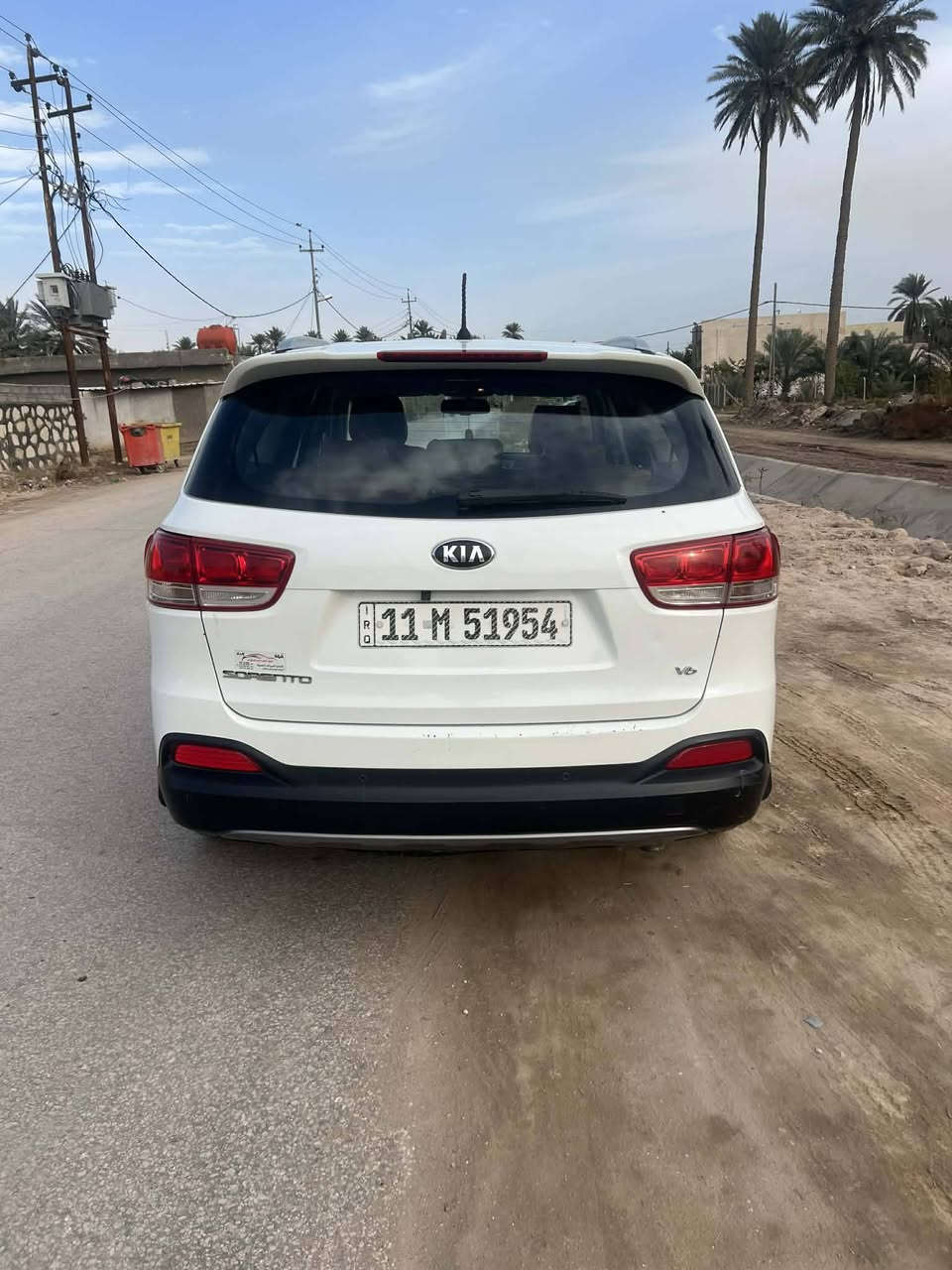 ‏سورنتو خليجي موديل ‏2018
‏كفالة عامة ما عدا بارد قليل موضح بالسونار المرفق 
مع الصور
‏المواصفات
‏سبعة راكب
‏بصمة
‏محرك 2400
ماشية 168 كيلو
‏العنوان كربلاء اطوريج 
السعر  195 وبيه مجال 
الاستفسار اكثر
  ‭0771 449 6573‬
***********
