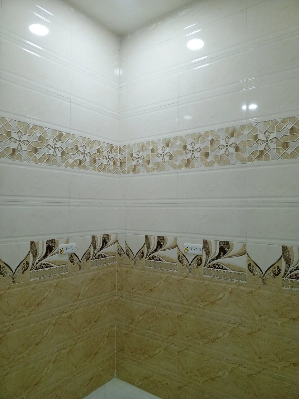 بيت للبيع مساحه 126 قرب شارع 20 منطقه حجي حسن جمعيات ***********
