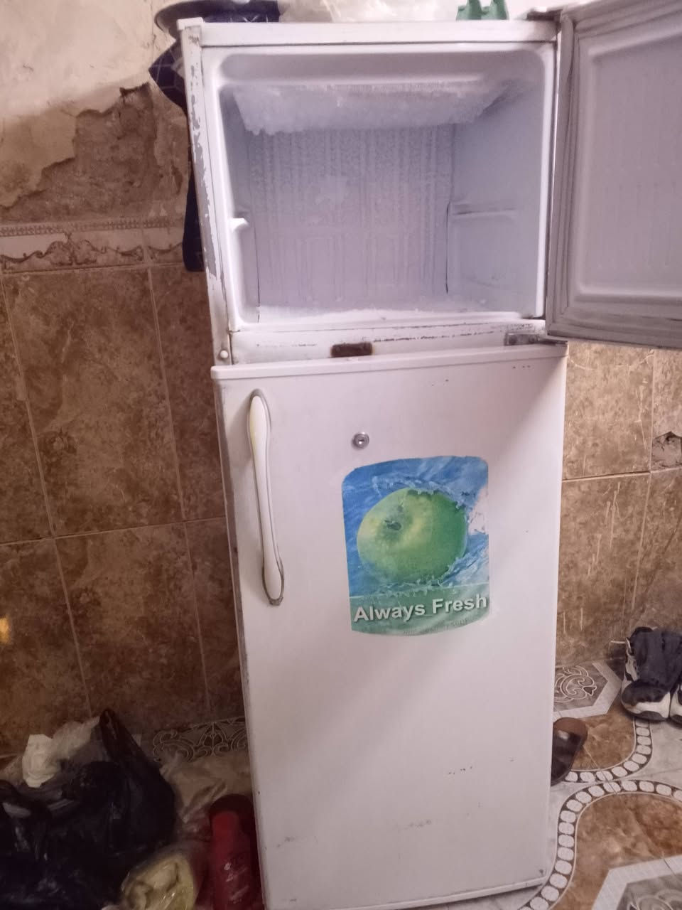 ***********بس واتساب
سلام عليكم ثلاجه للبيع 
السعر150بيه مجال
مكاني بغداد مدينه الصدر
