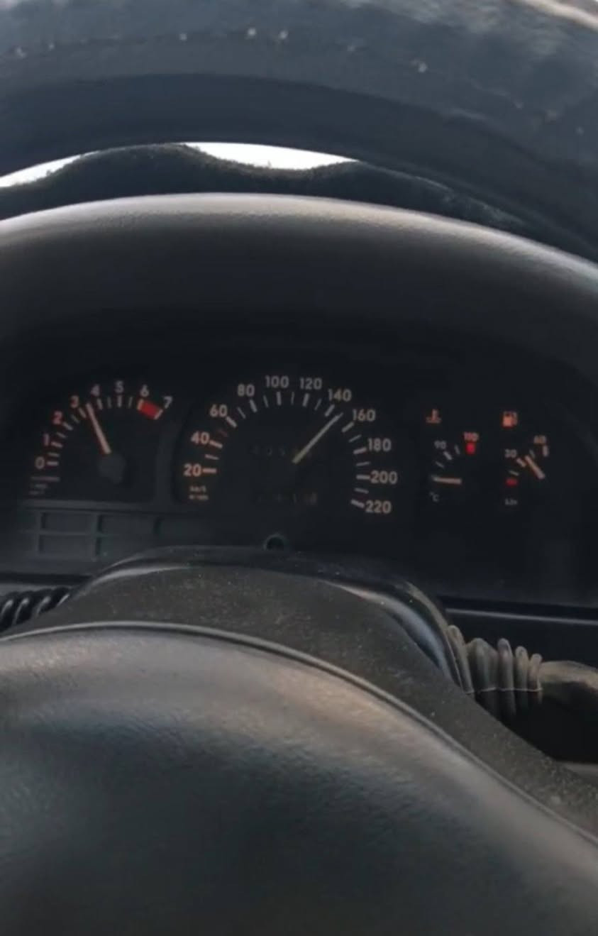 اوبل فكترا 1991 حجم 16 سيارة بلادية بدون ضربه بدون صبغ هلالات بعده شركه ما معمر  رقم بغداد سنوية ب اسمي ل2031  شرط تحويل وكالة محرك كير شرط ب كارتون راديتر بنكه سلف داينمو قوايش باتري فيت بم بلكات كله ب كارتون مسجل سماعات كله جديد شرط سيارة مال بيت وشايف الف خيرها الي يصير من قسمته سعرها 38 بي مجال بسيط حق جية مكاني كركوك 
***********
