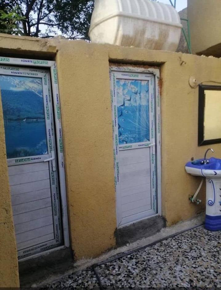 السلام عليكم....
بيت للبيع في منطقه حي البتول قريب على الشارع العام قرب الملعب مشمول بلتطويب بيت كامل يحتوي على استقبال معزول مع صحيات مع صاله وغرفه نوم وترك .
السعر ٥٠ بي مجال 
للاستفسار ***********
