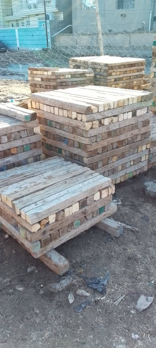 السلام عليكم سير للبيع بقار (2*4)(3*3)
من ال40سنتم للمترين العنوان بابل حي العسكري 
للاستفسار ***********
