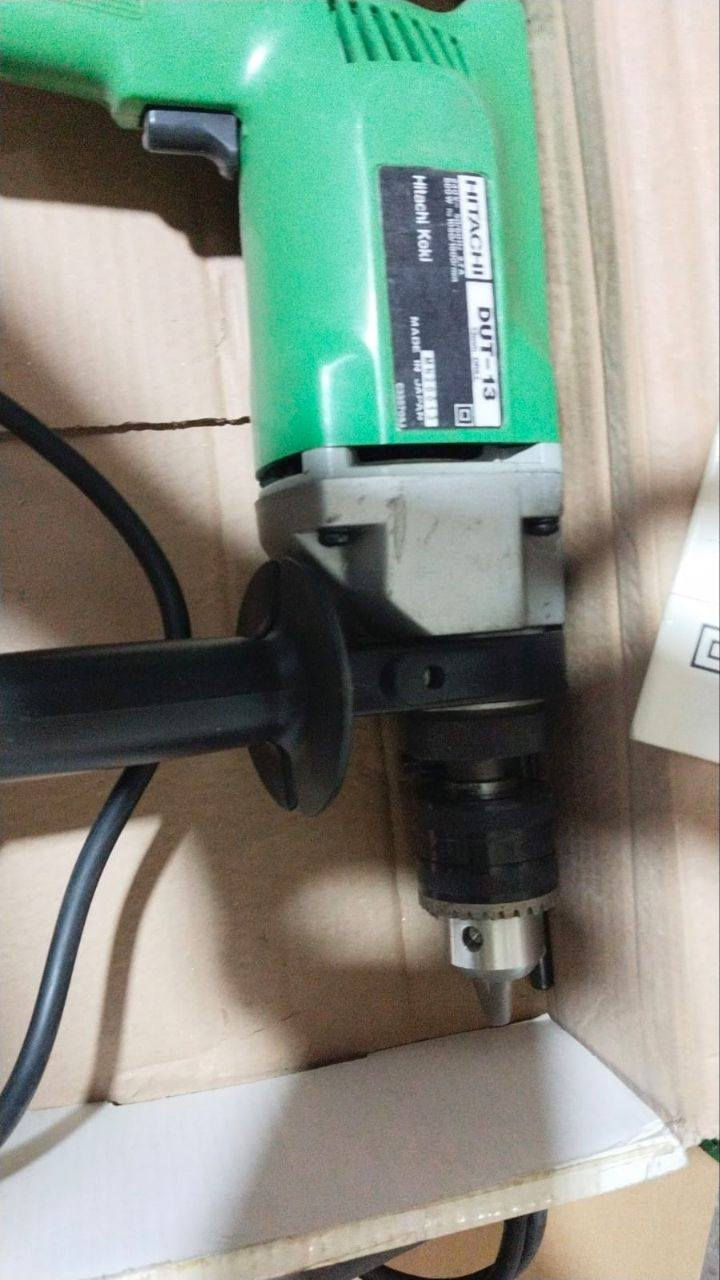 دريل هيتاشي (سعر 145 الف شامل التوصيل )ياباني اصلي استيراد مؤسسة ثمانينات سرعة واحدة واتجاه واحد يحتوي على اقدم واقوى نظام همر لثقيب الحائط جديد غير مستخدم نهائيا بالكارتونة يوجد توصيل كل محافظات العراق للتواصل ***********  MADE IN JAPAN
