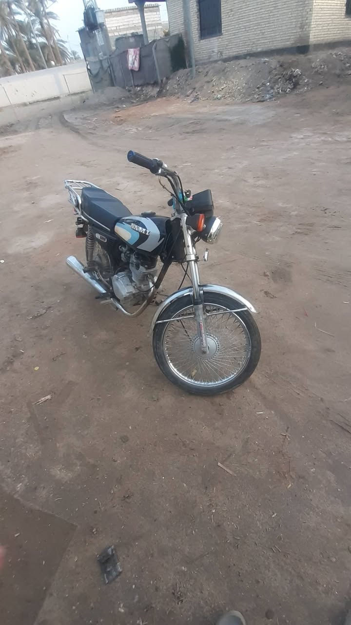 سلام عليكم ٤كير نضيفه سعر ٣٠٠قفل مكاني عمود ٣٥٠ رقمي ***********
