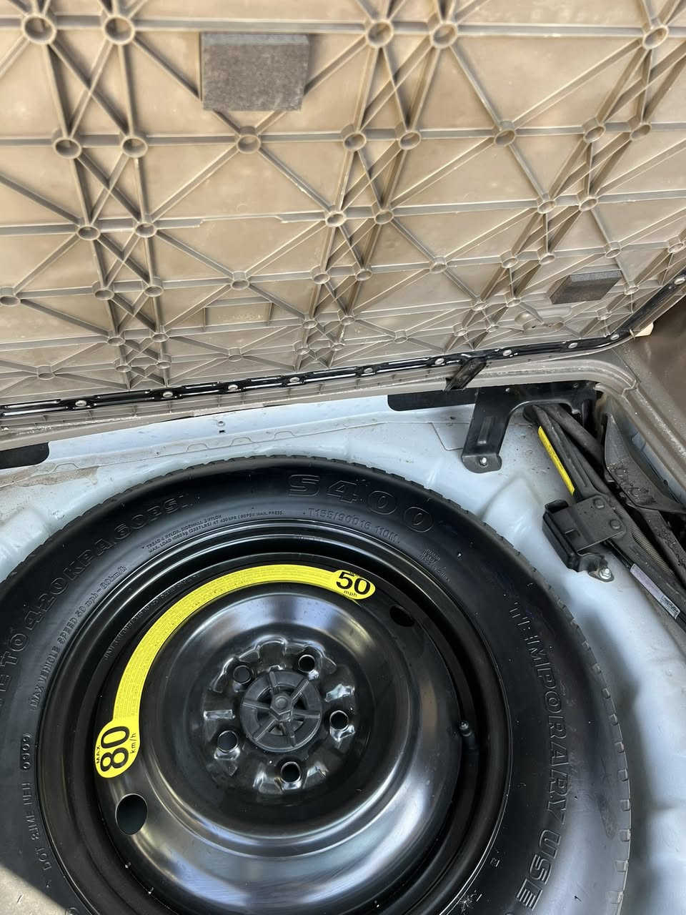 مراوس حسب القناعه العسر.  120. قفل قفل قفل اذا مو 120 لادك عليه 
توسان 2010 خليجي 
لون ابيض ثلجي المرغوب
محرك 2000/ 4 سلندر دووش المرغوب بدون عيب
كير  اوتوماتيك بدون عيب

داخل صحراوي لونين المرغوب
شاشه ايباد 
لايت كهربائي
بلوجكترات 

ويل كب 16 وتخم تاير جديد
وباقي المواصفات معروفه …

السياره ترايها حيل ناعم بدون اي نقص جاهزه من كلشي الحمدالله 
السياره بدون حادث شرط كفاله عامه

رقم اربيل الماني  /هزه جديده /براد جديد/يعني كبل تروح للمرور تحول/تحويل ***********  واسط صويره
