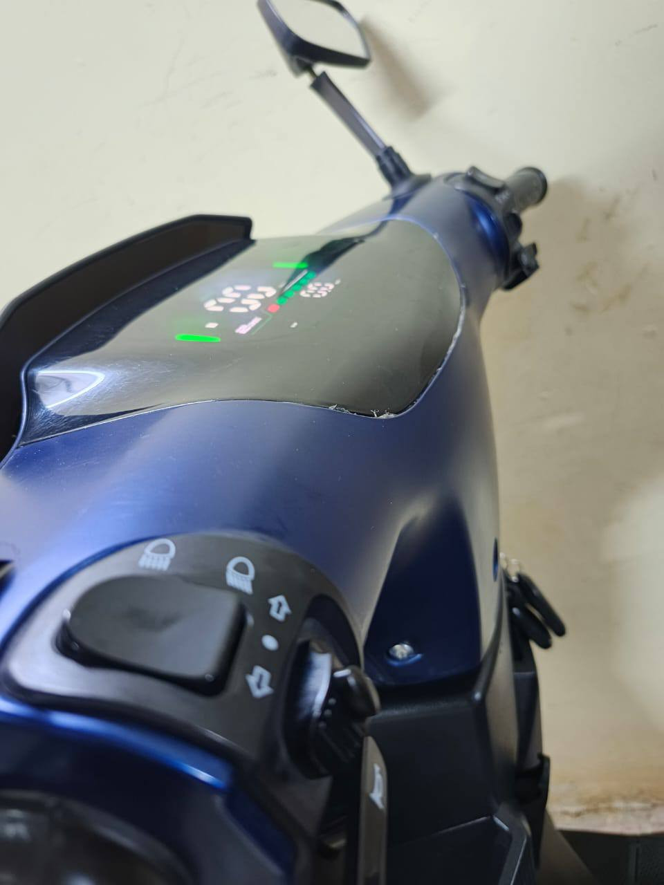 السلام عليكم دراجه شحن نوع سكنز شمعه مديل 2025 دراجه نضيفه بعدها بل نايلون ما ناقصها برغي بعدها وكاله وصل الشراء موجود
تفاصيل الدراجه
لايت عالي ناصي زنون + رماش
بك لايت لد
حساس بريك امامي خلفي
مخرج USB لشحن الهاتف
شمعه اماميه 
اشاير لد ليزري 
دبل اشاره 
نضام بك الرجوع الى الخلف
نضام بارك
ملف الدراجه 2000
عدد البطاريات 6 نصطره الحجم الكبير
تقطع مسافه بل شحنه الوحده 75 كيلو 
شاحنه تدعم الشحن السريع وليقاف الذاتي 
دبلات امامي حلفي غاز 
تايرات جلاتين حجم 12
ستاند صفح +تعليك
مساحه تخزين واسعه
الشراي يتفضل خاص او التصال عله الرقم ***********
مكان الدراجه بغداد ساحت عدن سعر الدراجه 850 بيها مجال
