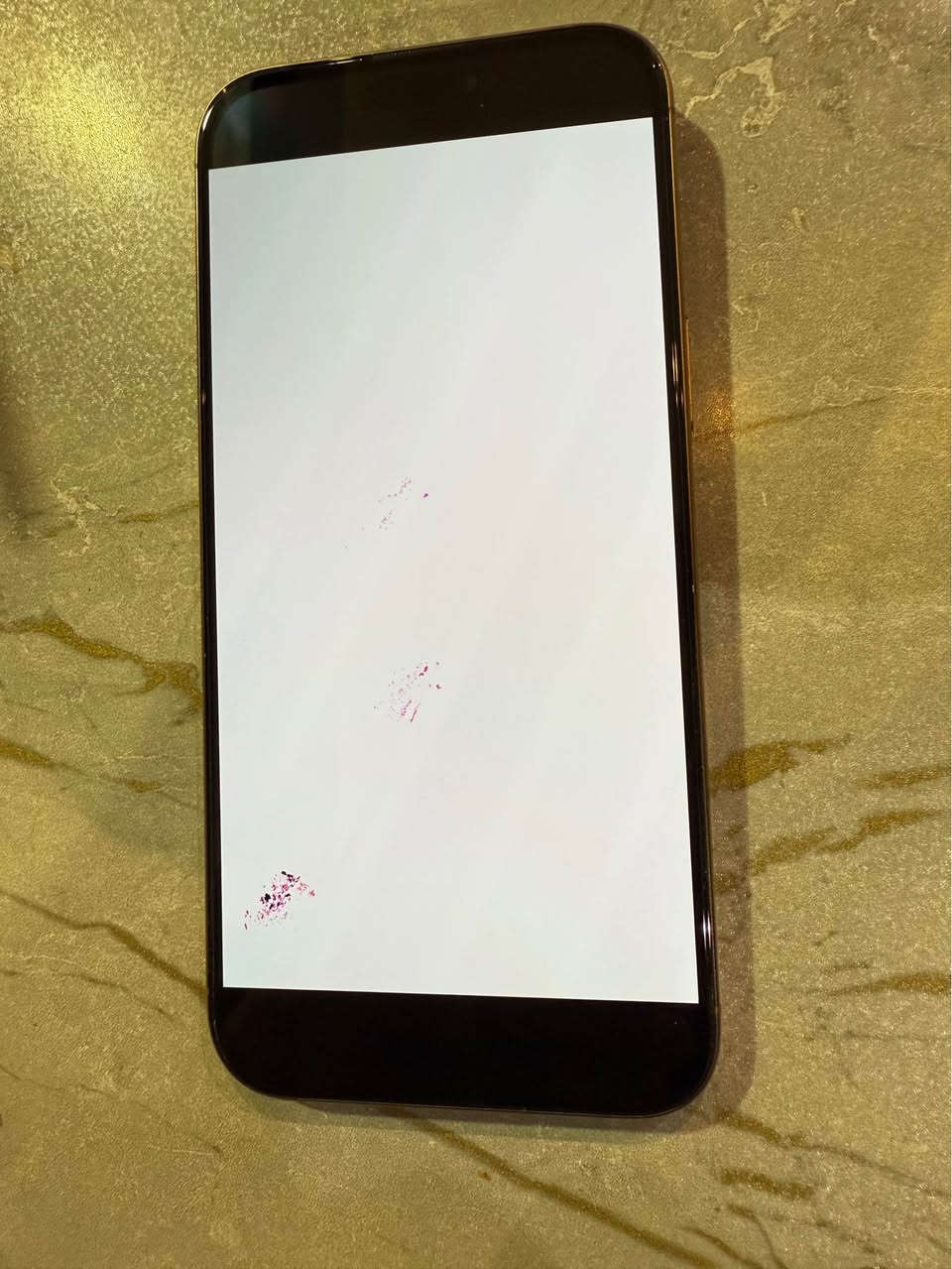 ايفون ١٦ شرق اوسط استخدام قليل  الجهاز مضمون مابي شي عدى هذا اللون البنفسجي بالشاشه موجود داخل النجف مع كامل الملحقات 
السعر مليون و٢٠٠ الف قابل للتفاوض 
للتواصل على الواتساب ***********
او على الماسنجر Singapore
