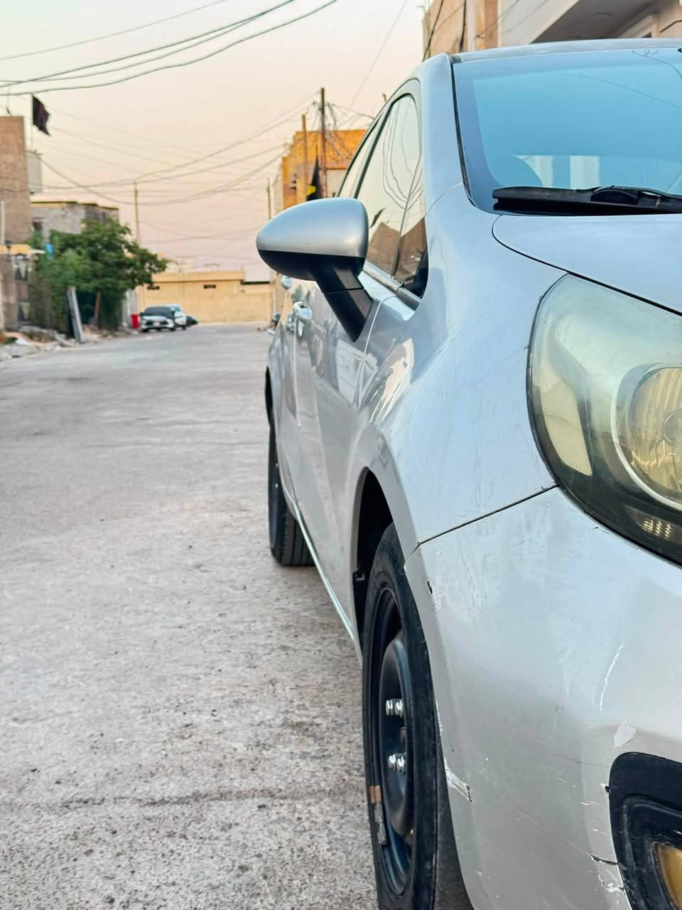 كيا ريو 13 للبيع 
سياره جاهزه لاخر حبايه 
كفاله عامه من عدا شبر بارد بجاملغ الامامي وشخوط مثل ما موجود بصوره  
كهربائيات شغاله 
صدر جديد 
نظام ايكو وسبورت / تحكم مري 
كير محرك كفاله
تبريد شغال ثلج 
سبير جاهز 
تايرات تخم كامل 
سنويه ساقطه صارلها شهر  
رجاءا ابيع تحويل ومداور مباشر لا اتعبني ولا اتعبك 
سعر 87$ وبيها مجال
مكاني بغداد
*********** واتساب وخط شغال
