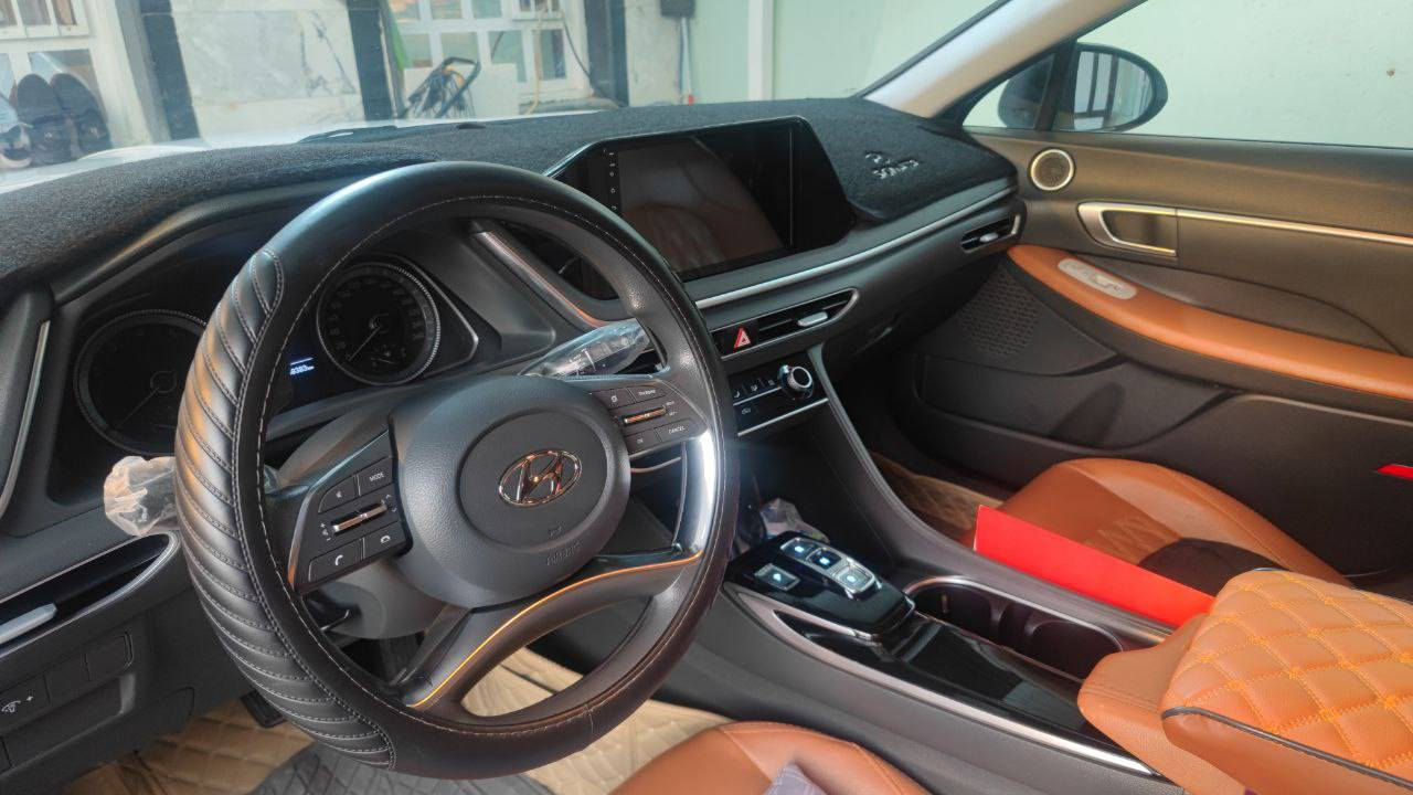 السلام عليكم ورحمه الله وبركاته.
للبيع سوناتا خليجي موديل ٢٢
مواصفات مثل مامعروض كدامكم 
السيارة كفالة عامة من اي شي يخص السيارة 
السعر شدتين و٣ اوراق وبيها مجال 
تواجد السيارة ديوانية 
***********
