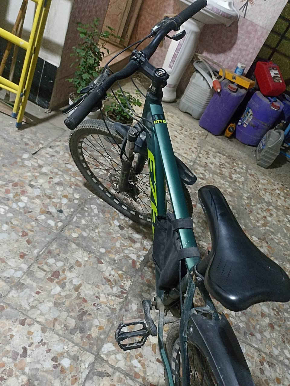 سلام عليكم ورحمة الله
بايسكل رياضي للبيع قبل 5 اشهر اشتريته وضل متروك بعدة جديد والله بريكات امامي وخلفي تايرات بعدهن جدد بيه 7 نمرات سرعة بايسكل بعده جديد حالة شركة
السعر: 100 وبيه مجال
للاستفسار: *********** واتساب
مكاني: بغداد الحرية قرب بيت فنجان
